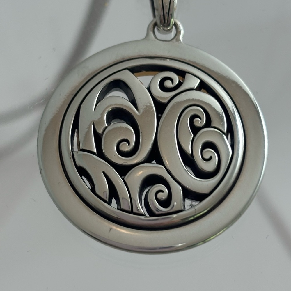 Spin Master Pendant Necklace - Picture 3 of 5